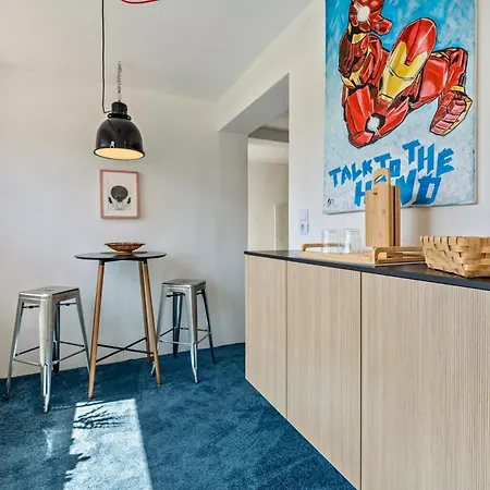 Atelier Apartment *