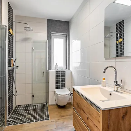 Atelier Apartment *